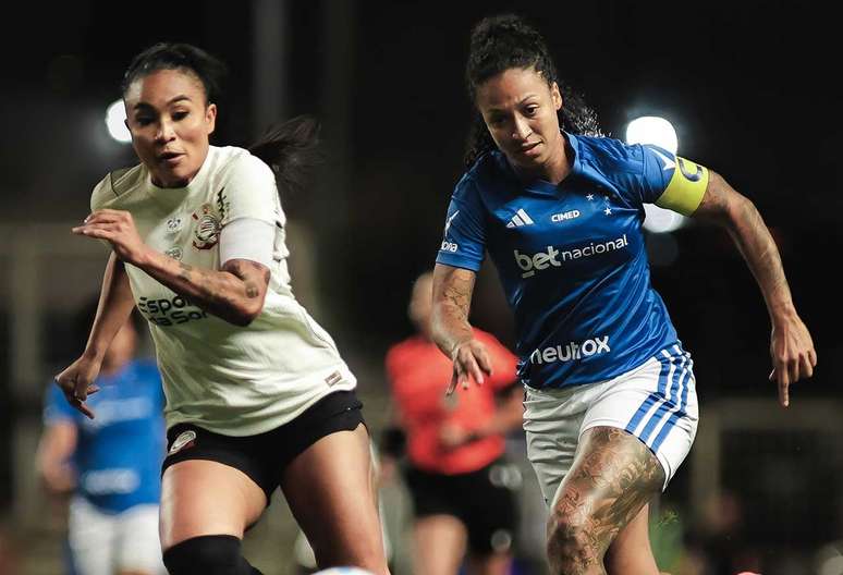 Na ida, Cruzeiro e&nbsp; Corinthians fizeram jogo equilibrado. As paulistas venceram com um gol nos acr&eacute;scimos.