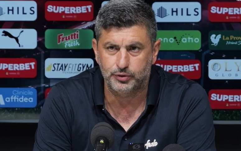 Marius Baciu, treinador do Steaua Bucareste, foi mantido no cargo gra&ccedil;as &agrave; press&atilde;o da torcida -Reprodu&ccedil;&atilde;o de v&iacute;deo