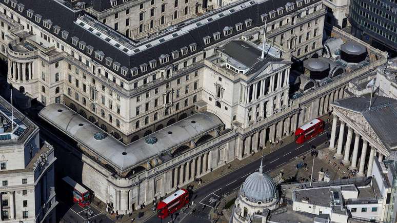 O Banco da Inglaterra, em Londres, guarda uma grande quantidade de barras de ouro em seus cofres