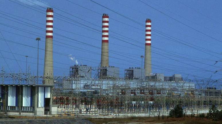 A empresa de engenharia el&eacute;trica Derwick Associates, fundada por Betancourt, recebeu contratos para construir 11 novas usinas el&eacute;tricas