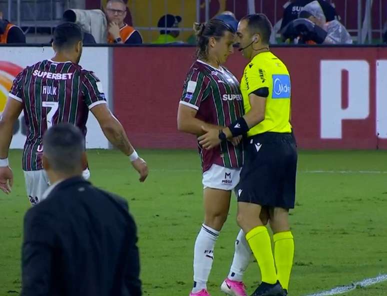 Davi de Oliveira Lacerda encarou Canobbio, do Flu, e foi duramente criticado &ndash; reprodu&ccedil;&atilde;o de v&iacute;deo