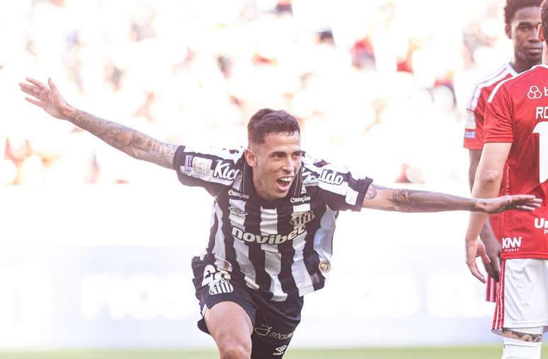 Bol&iacute;var tamb&eacute;m marcou o seu, fazendo a torcida colorada deixar o Beira-Rio &ndash;