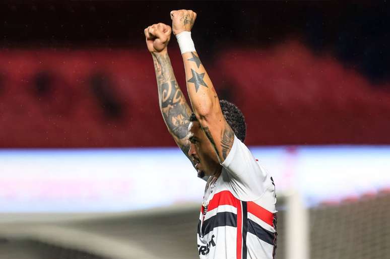 Luciano brilha no Morumbis &ndash;