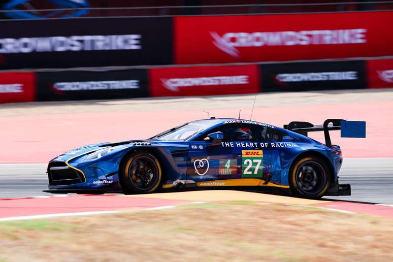 Aston Martin #27 de Zacharie Robichon na lideran&ccedil;a
