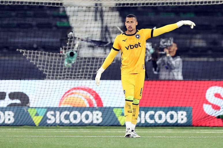 Batista fechou o gol contra o escrete paulista com uma defesa de almanaque &ndash;