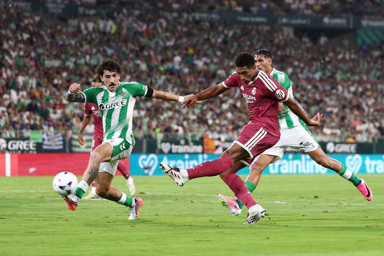Jude Bellingham arrisca finaliza&ccedil;&atilde;o na derrota do Real Madrid para o Betis, fora de casa, pelo Campeonato Espanhol &ndash;