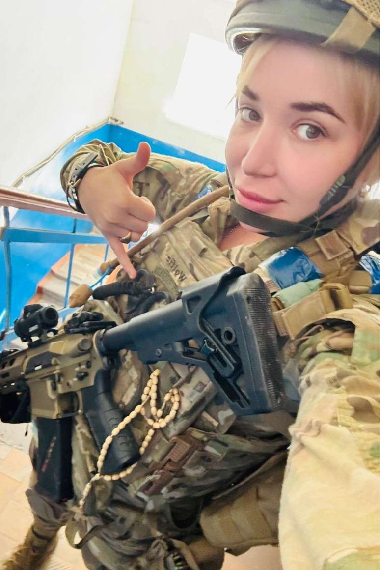Leshkasheli serviu como param&eacute;dica militar na Legi&atilde;o Internacional da Ucr&acirc;nia e foi condecorada pelo presidente Volodymyr Zelensky em 2025