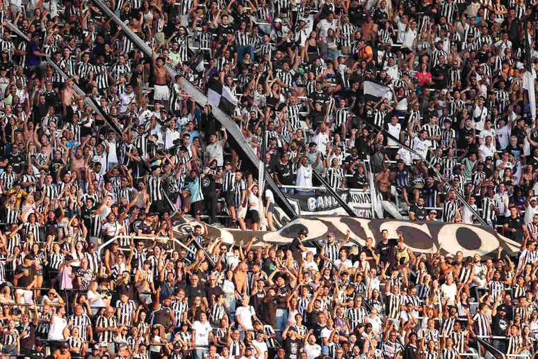 Torcida precisa jogar com o time alvinegro &ndash;