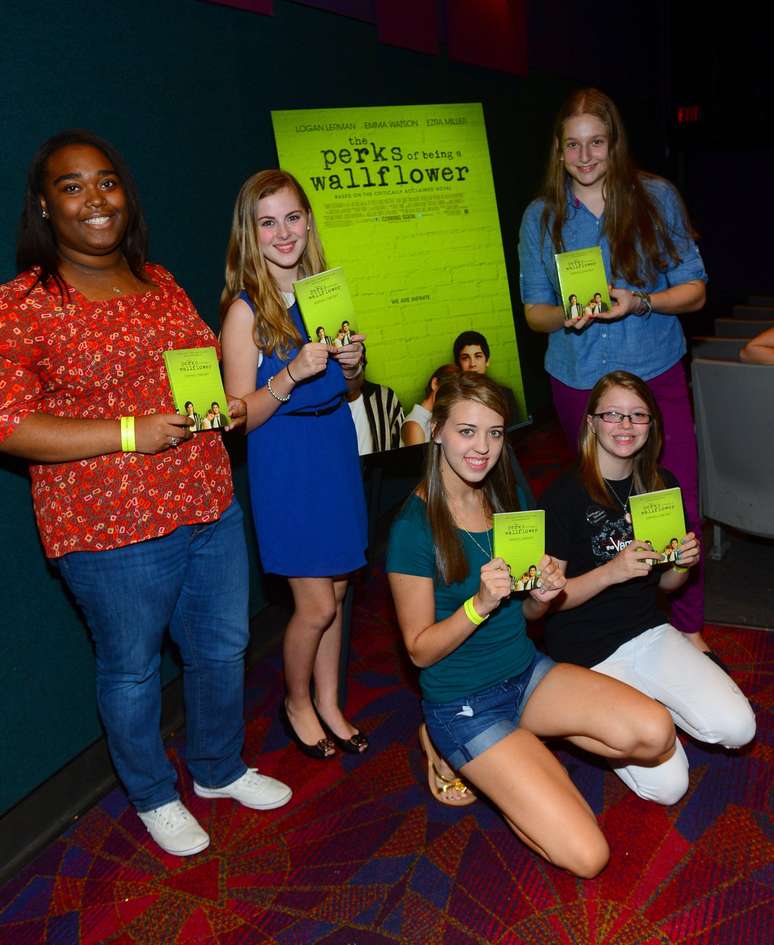 As Vantagens de Ser Invis&iacute;vel, o romance de sucesso para adolescentes adaptado para o cinema em 2012, &eacute; um dos livros que enfrenta maior oposi&ccedil;&atilde;o
