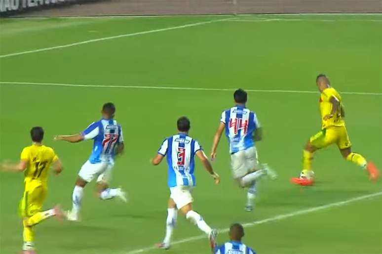 Brusque assume lideran&ccedil;a do Grupo C do quadrangular &ndash;