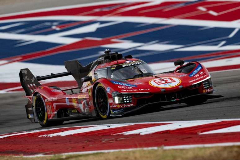 Ferrari #51 ao longo da Lone Star Le Mans