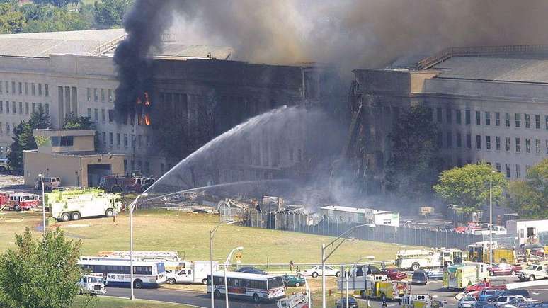 O combate &agrave;s chamas no ataque ao Pent&aacute;gono, no dia 11 de setembro de 2001