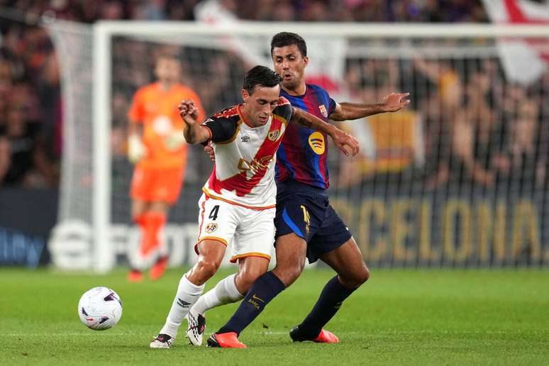 Rodri em a&ccedil;&atilde;o com a camisa do Barcelona diante do Valencia &ndash; Foto Alex Caparros/Getty Images