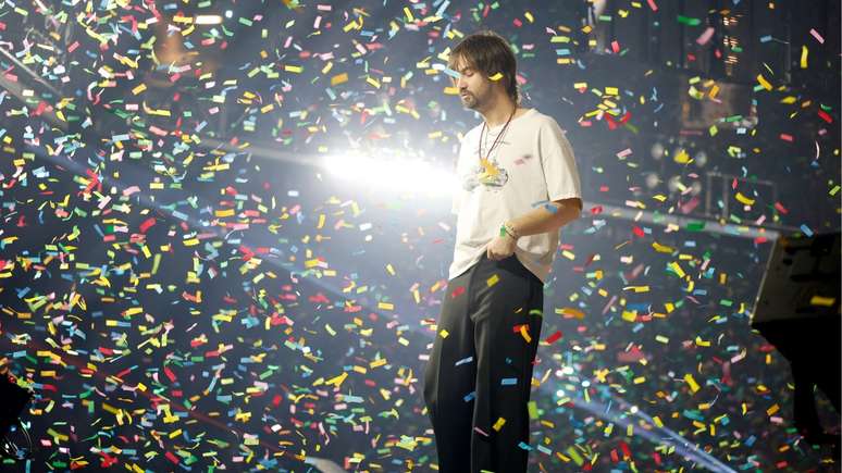 Tame Impala se apresenta no palco durante o show de abertura da turn&ecirc; Deadbeat, em NY, em outubro de 2025