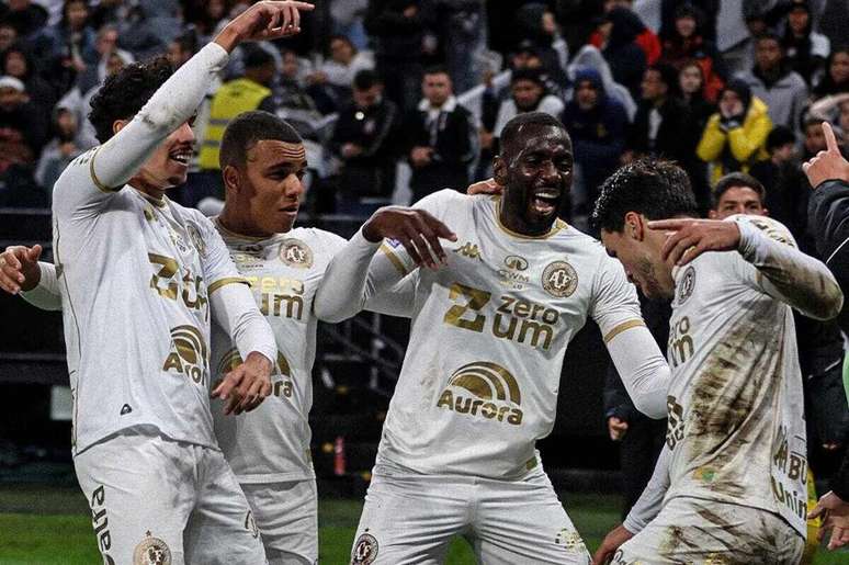 Tim&atilde;o sofre o quarto rev&eacute;s ap&oacute;s a derrota para a Chapecoense &ndash;