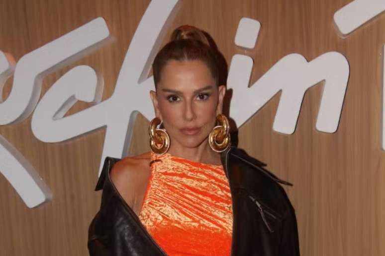 Deborah Secco 