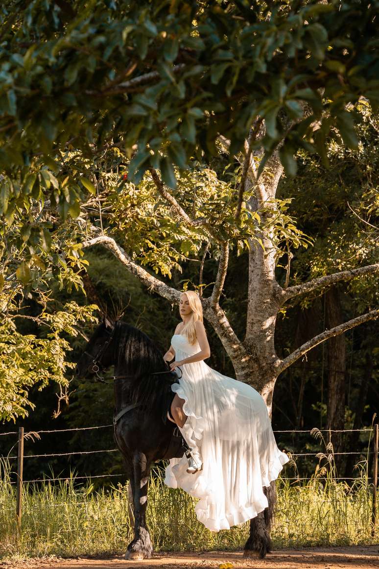Ana Hickmann em ensaio de foto pr&eacute;-casamento 