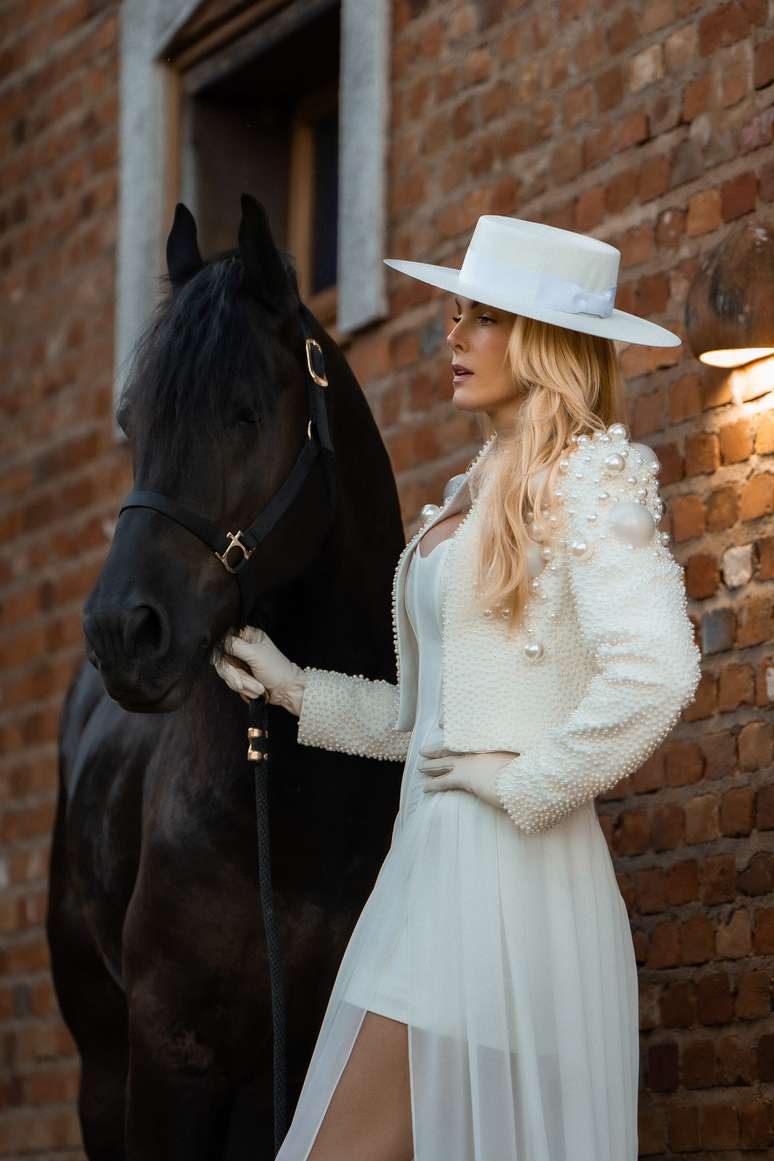Ana Hickmann em ensaio de foto pr&eacute;-casamento 