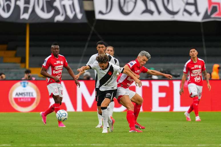 Santa Fe e Vasco ficam no 0 a 0 pela Copa Sul-Americana.&nbsp; Faltou gol. Mas foi um jogo emocionante.