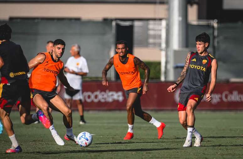 Atividade de prepara&ccedil;&atilde;o da Roma antes do duelo na Turquia &ndash;