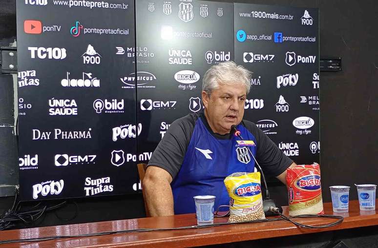 Gilson Kleina no comando da Ponte Preta, que passa por crise financeira &ndash;