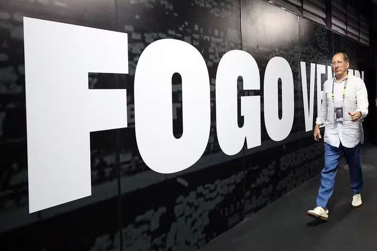 Textor esteve &agrave; frente do Botafogo de 2022 a 2026 &ndash;