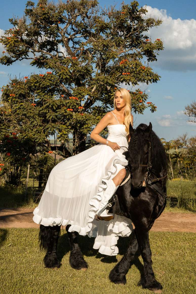 Ana Hickmann em ensaio de foto pr&eacute;-casamento 