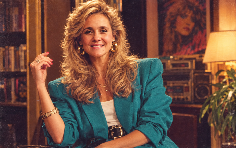 Personagens de 'Avenida Brasil' na trend dos anos 80