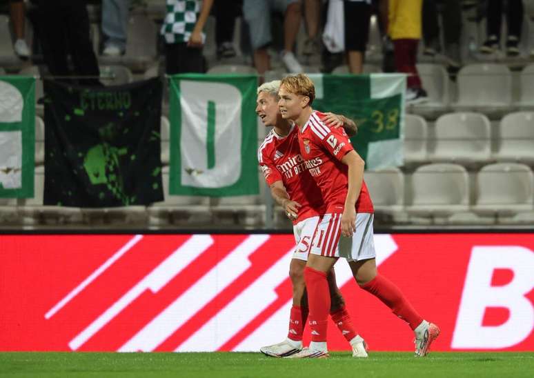 Benfica n&atilde;o toma conhecimento do Moreirense &ndash;