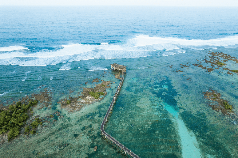 Siargao re&uacute;ne caf&eacute;s descontra&iacute;dos, retiros de bem-estar, cena de surfe, paisagens tropicais e preserva um ar mais intocado 