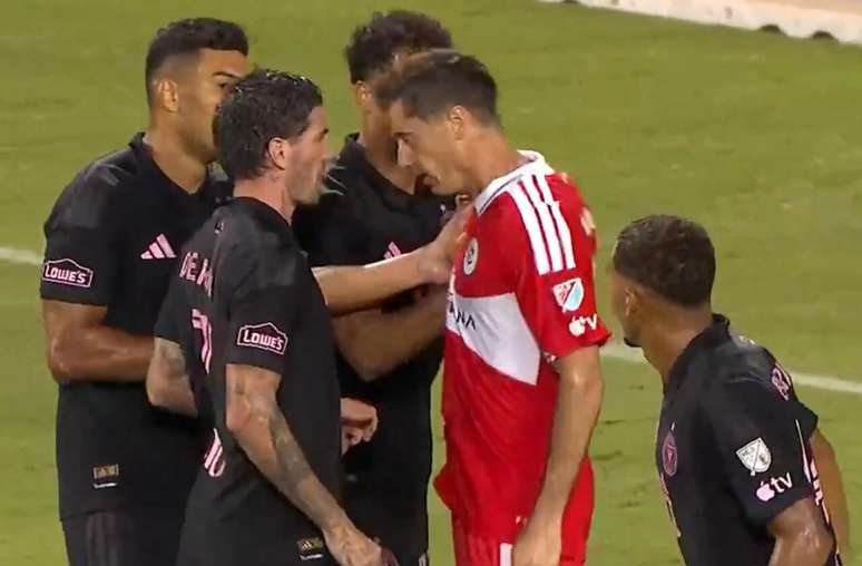 De Paul e Lewandowski brigam na partida entre Chicago Fire e Inter Miami &ndash;