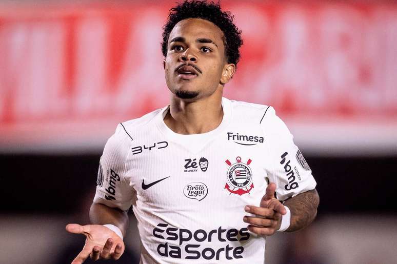 Kaio C&eacute;sar em a&ccedil;&atilde;o com&nbsp; camisa do Corinthians pela Libertadores-