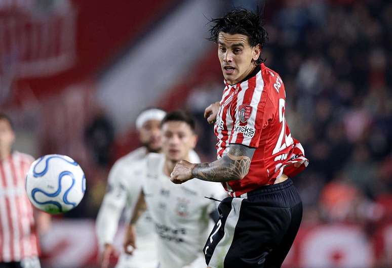 Para Diniz, Corinthians sabe segurar o Estudiantes e agora decide vaga &agrave; semifinal da Libertadores em casa, com tudo em aberto,