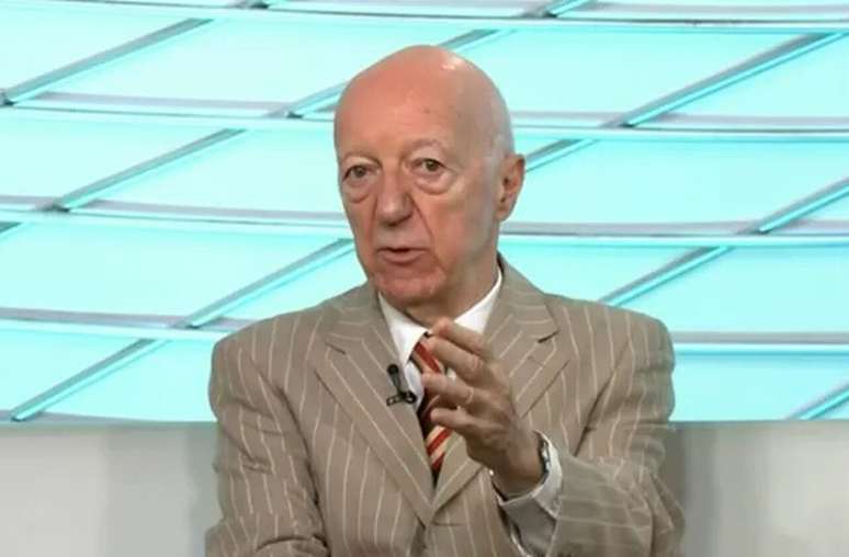Claudio Carsughi trabalhou muitos anos como comentarista na ESPN Brasil e R&aacute;dio Jovem Pan &ndash;