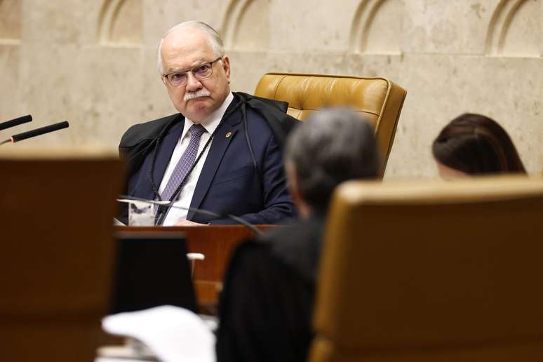 Edson Fachin durante sess&atilde;o do STF
