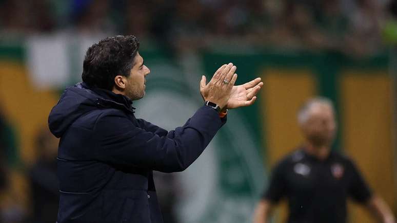 Abel Ferreira conversou com familiares antes do pedido de desculpas &ndash;