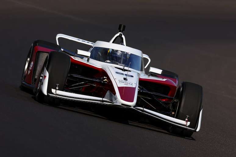O IR-28 traz uma asa dianteira maior e com mais elementos, parte das mudan&ccedil;as aerodin&acirc;micas do novo carro da IndyCar