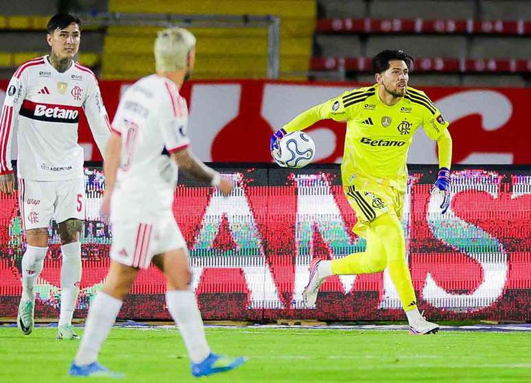 Flamengo mostra imposi&ccedil;&atilde;o defensiva e segura o Del Valle.