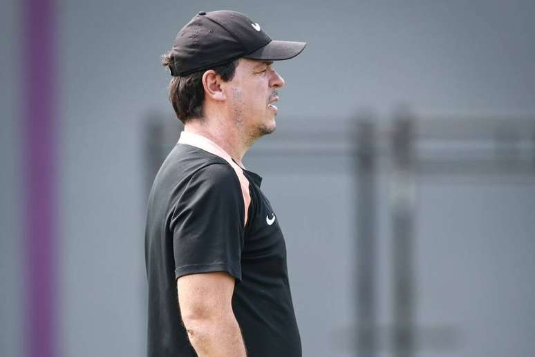 Fernando Diniz trabalha com a possibilidade de escalar time repleto de reservas &ndash;