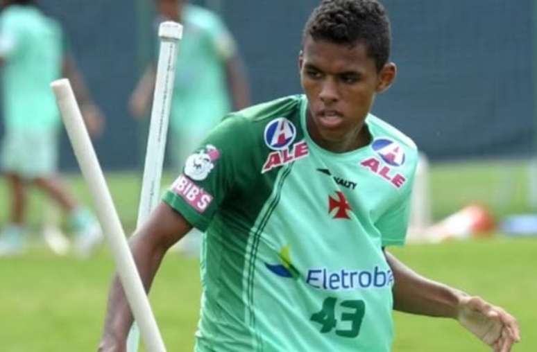Divulga&ccedil;&atilde;o - Legenda: Max em treino do Vasco