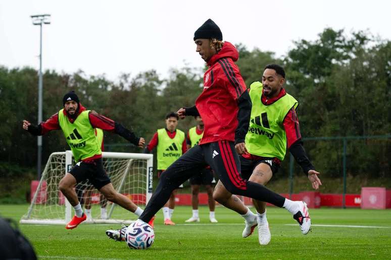Manchester United se prepara para o cl&aacute;ssico no domingo &ndash;