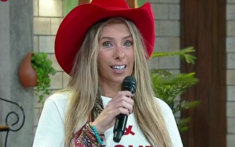 Adriane Galisteu &eacute; a apresentadora de A Fazenda 2026. (Imagem: Reprodu&ccedil;&atilde;o / Record)