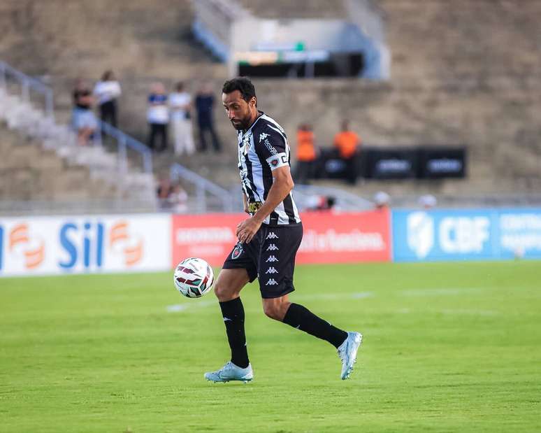 Nen&ecirc; n&atilde;o conseguiu ajudar o Botafogo-PB, que perdeu para o Floresta, em casa.