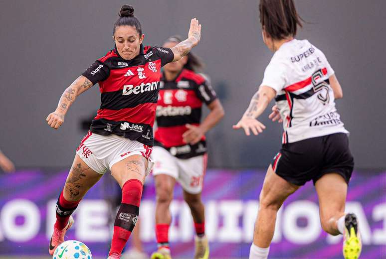 Flamengo e S&atilde;o Paulo mediram for&ccedil;as ao longo do primeiro tempo &ndash;