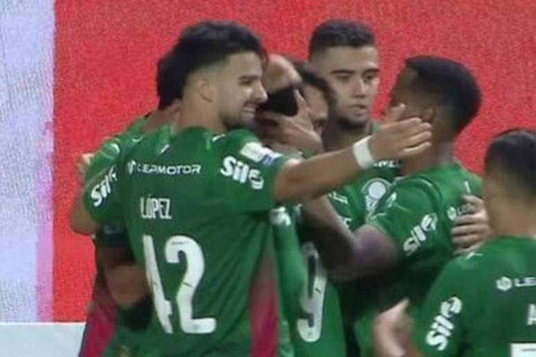 Expuls&atilde;o e gol de Murilo movimentaram o primeiro tempo &ndash;