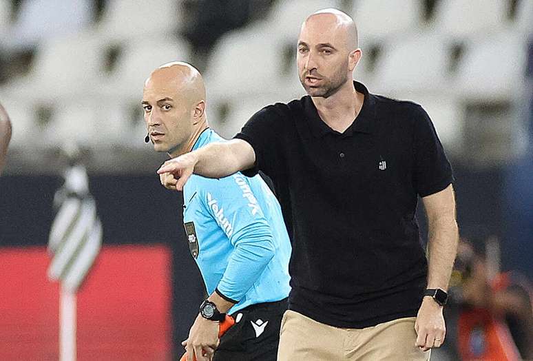 Bell&atilde;o ainda n&atilde;o consegue deixar o Botafogo competitivo &ndash;