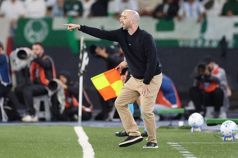Bell&atilde;o segue no comando do Botafogo &ndash;