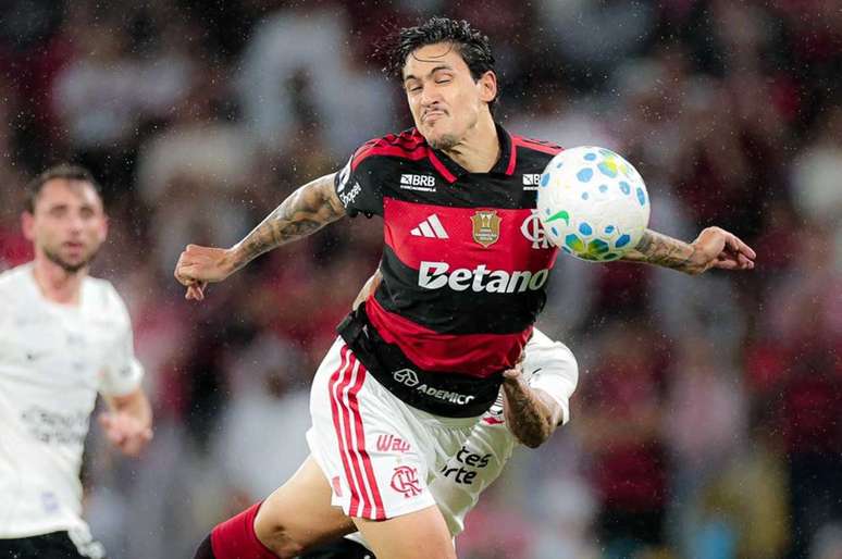 Pedro tentou marcar de peito no primeiro tempo, mas Hugo Souza evitou &ndash;