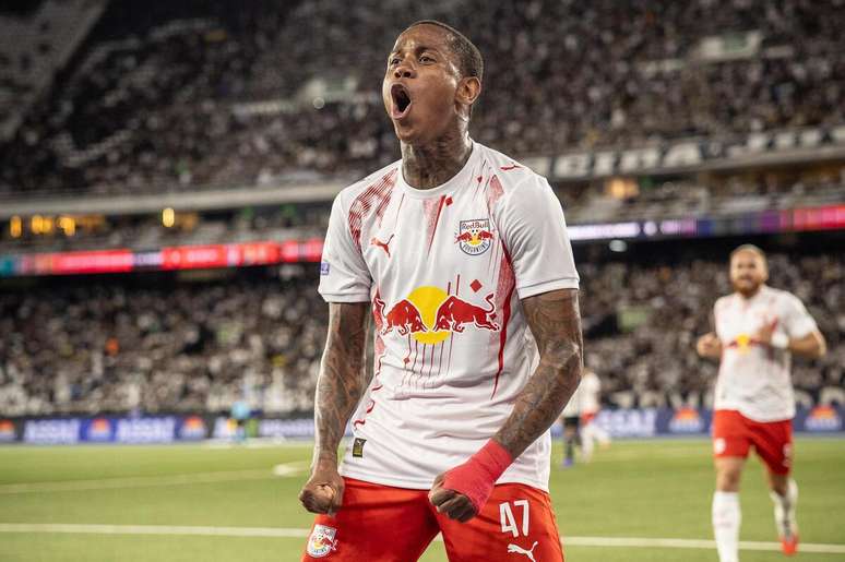 Wallace Yan deu &ldquo;assist&ecirc;ncia&rdquo; para o gol do Bragantino, mas foi expulso pouco depois &ndash;
