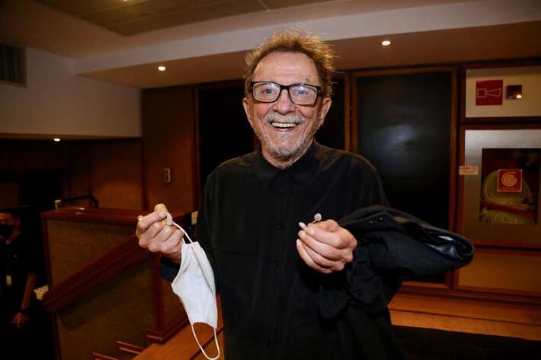 Tom Z&eacute; em foto de 2022 no Sesc Consola&ccedil;&atilde;o, ap&oacute;s apresenta&ccedil;&atilde;o do espet&aacute;culo 'L&iacute;ngua Brasileira', criado por ele em parceria o diretor teatral Felipe Hirsch e o Coletivo Ultral&iacute;ricos
